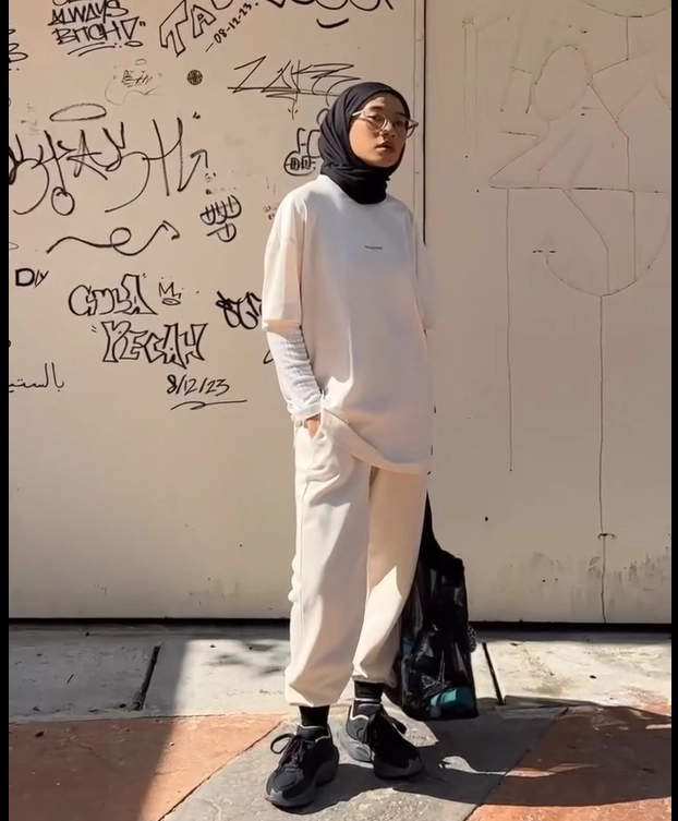 Oversized White Tee with Relaxed Pants and Black New Balance Shoes