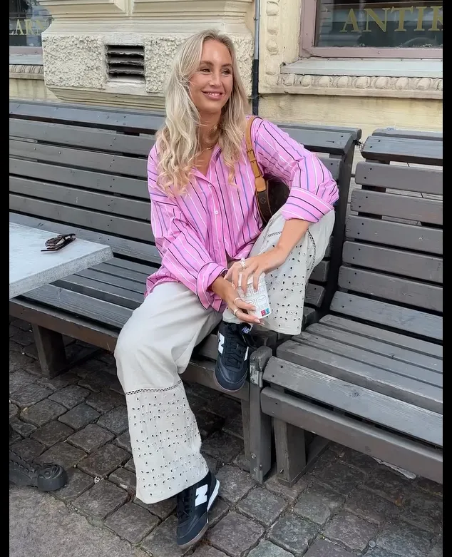 Pink Striped Shirt with Eyelet Pants New Balance RC42 Outfit