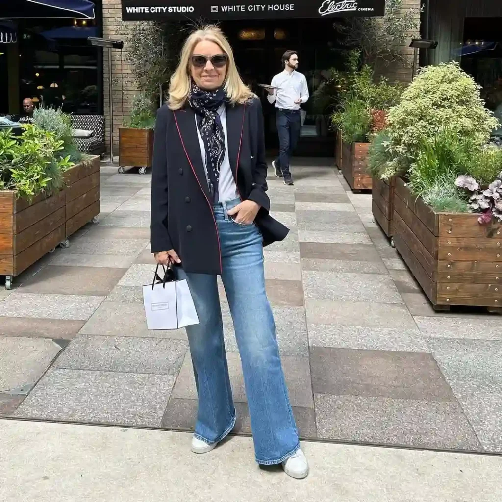 Navy Blazer with Wide-Leg Jeans and Sneakers Outfit