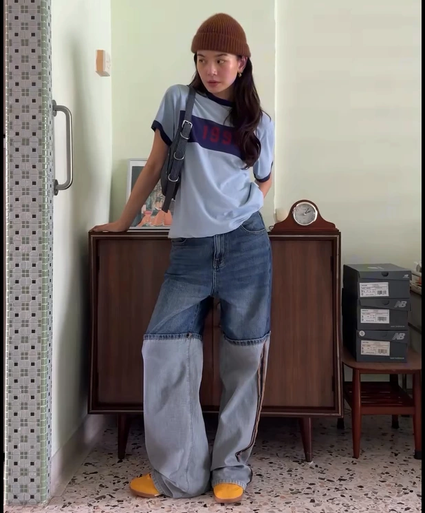 Graphic Baby Tee with Patchwork Jeans New Balance RC42 Outfit