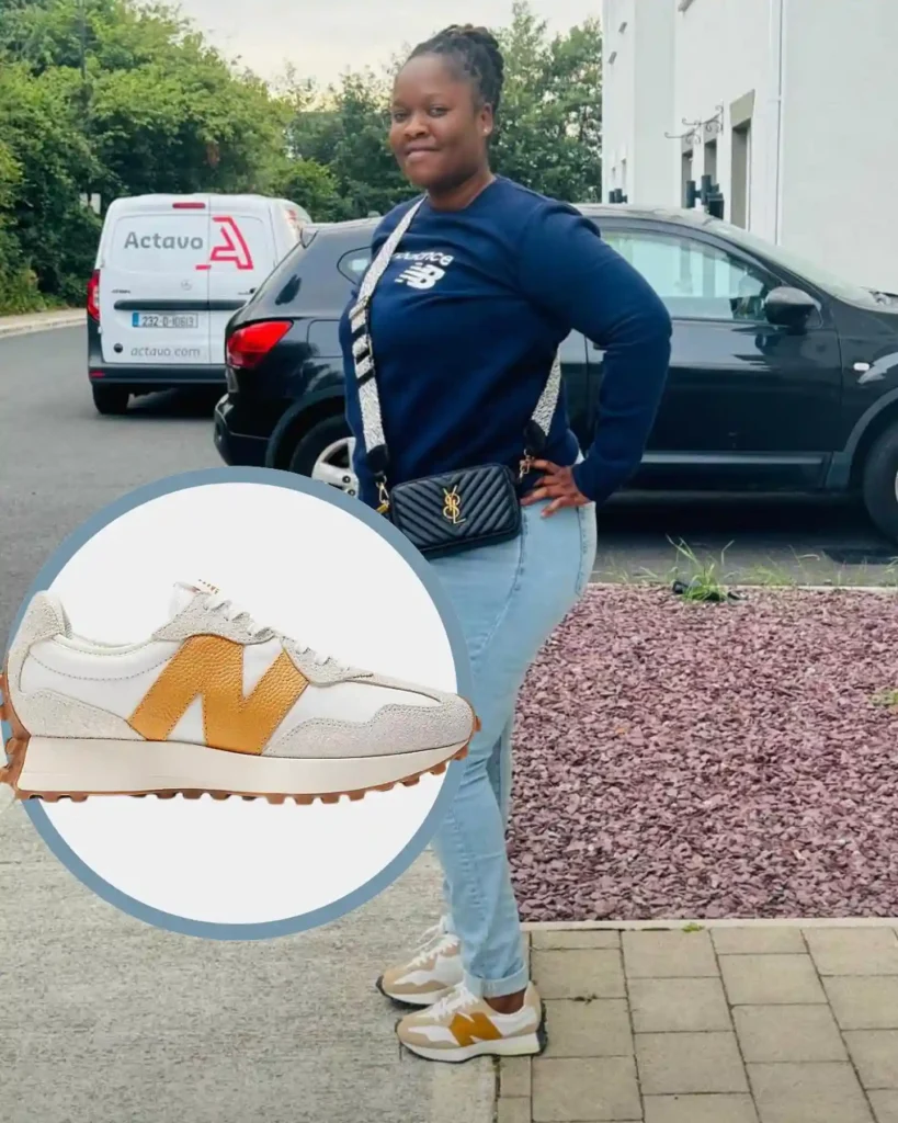 Navy Sweatshirt with Skinny Jeans and New Balance 327