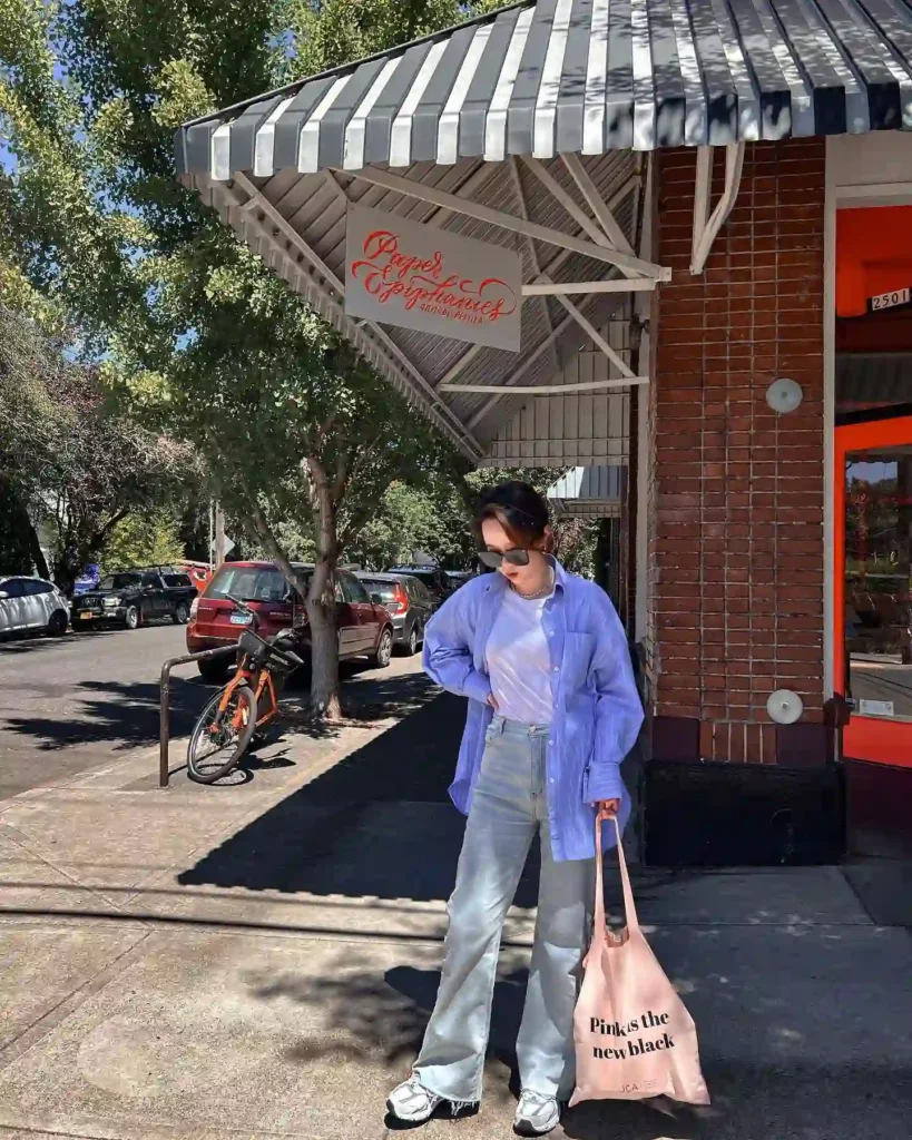 Blue Oversized Shirt with Light Jeans and New Balance 530 Outfit