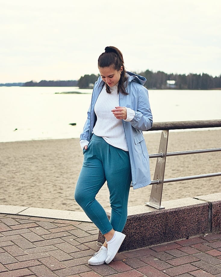 White Sweater with Blue Joggers and White Sneakers