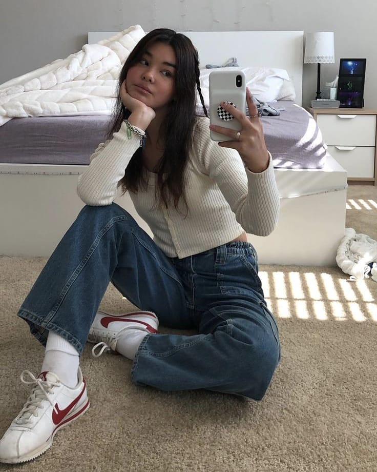 Cropped Cardigan with Baggy Jeans and Nike Cortez