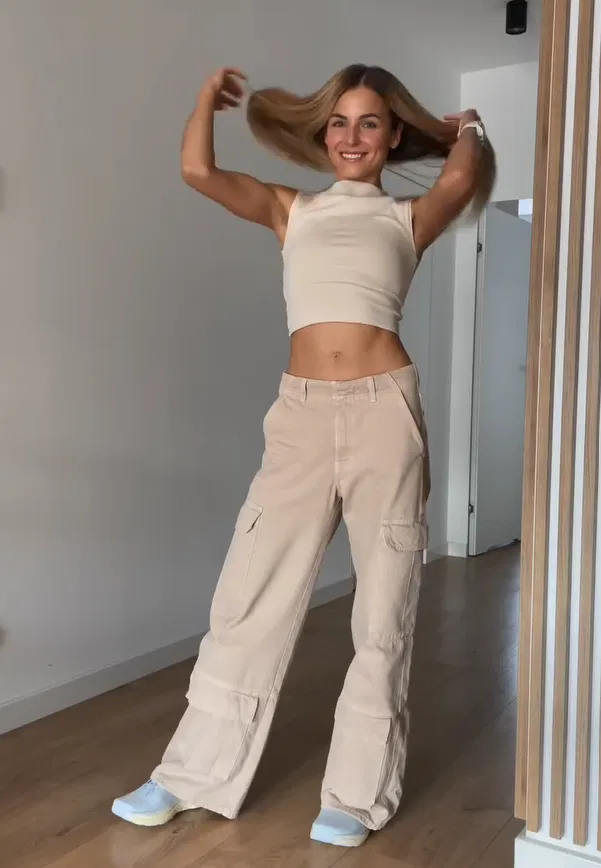 Beige Crop Top with Cargo Pants New Balance 1080 Outfit