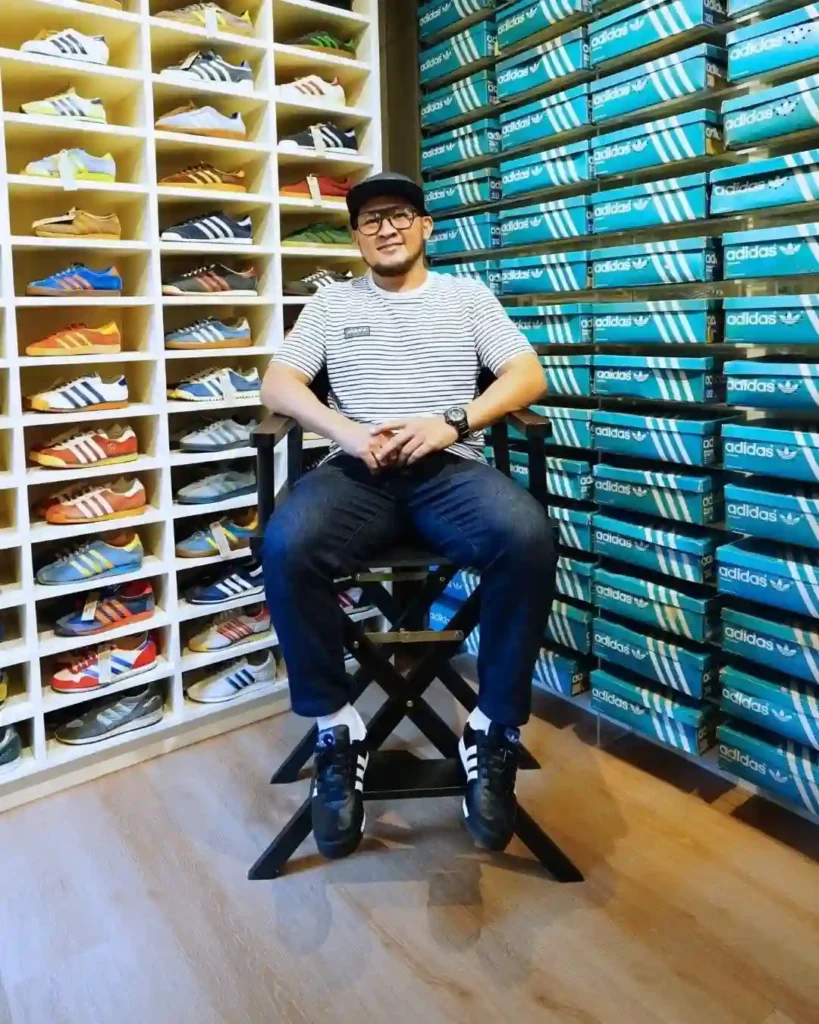 Striped Tee with Dark Jeans and Black Adidas Spezial