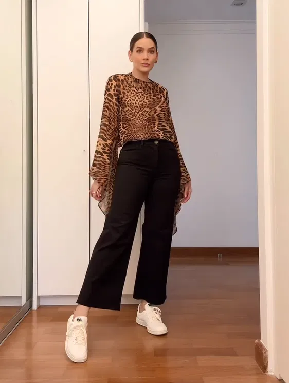 Leopard Top and Black Jeans with New Balance T500 Outfit