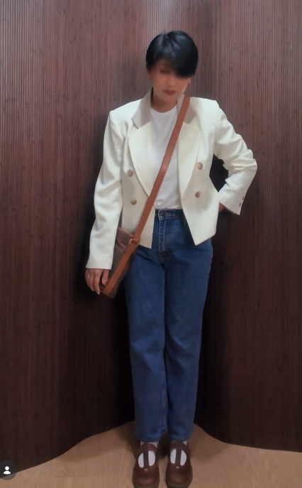 Cream Blazer with Straight Jeans and Brown Adidas Samba Jane